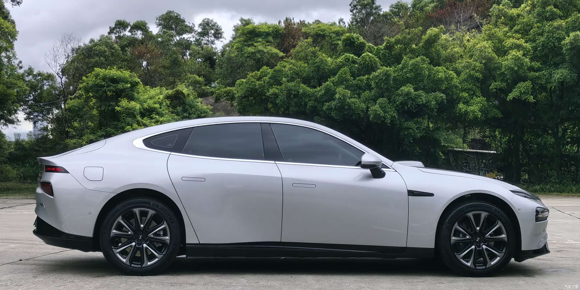 Xpeng P7, 2022 4
