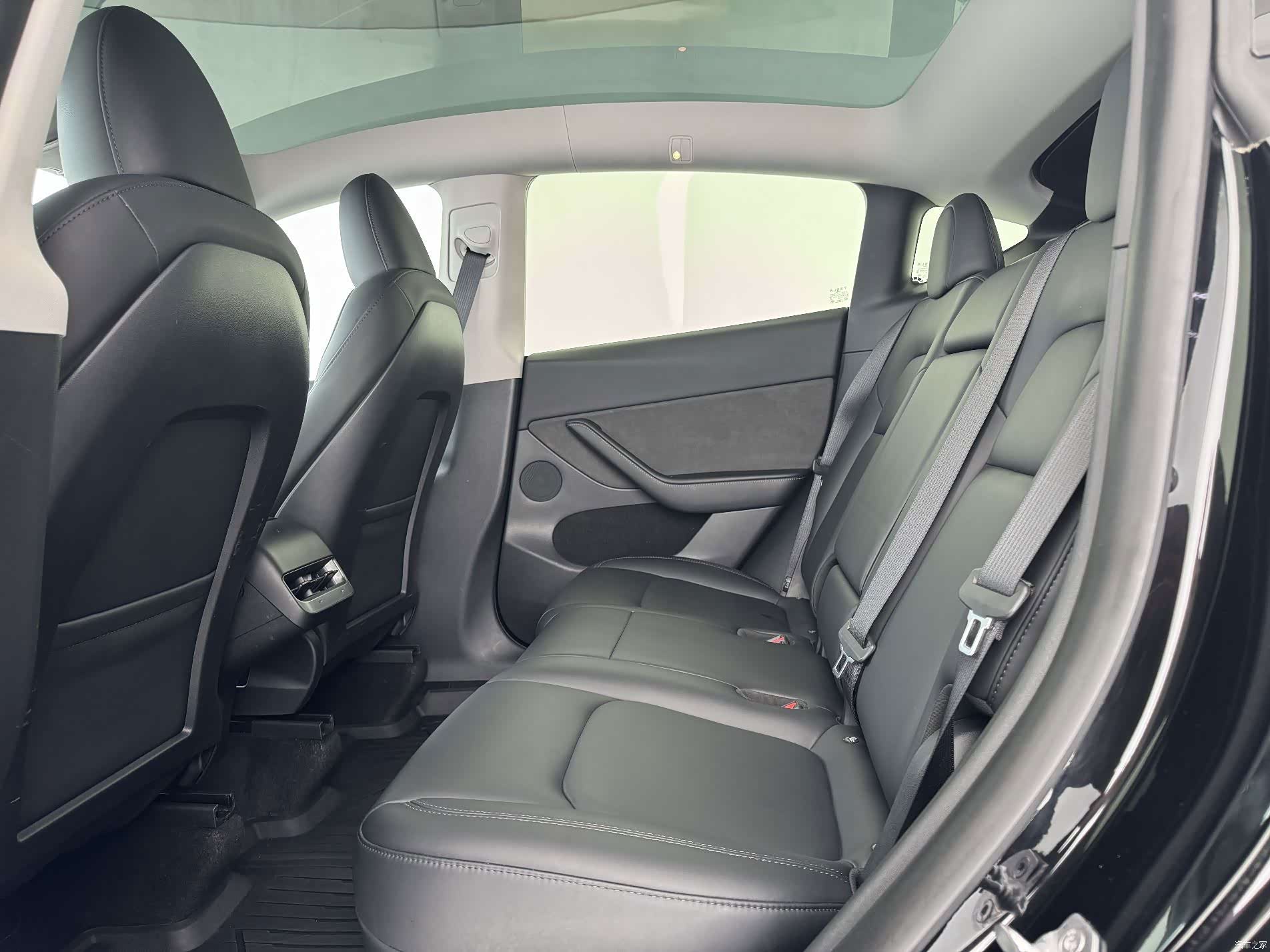 Tesla Model Y, 2024 11