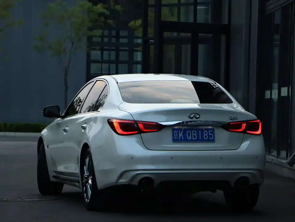 Infiniti Q50L