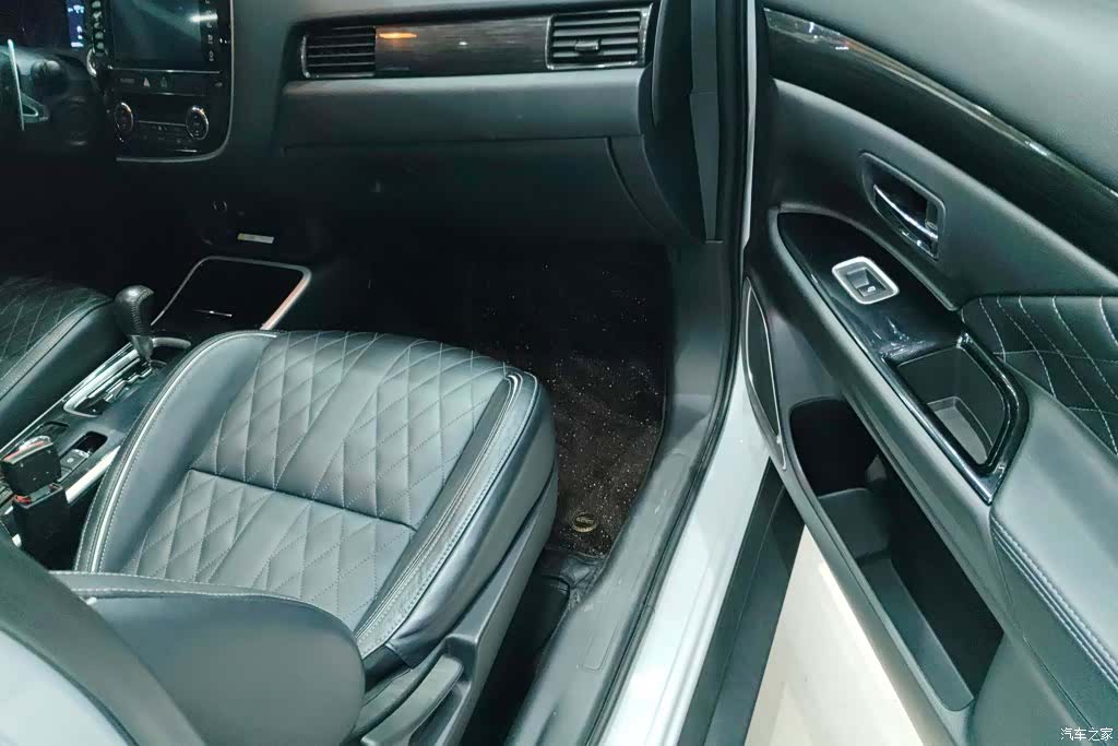 Mitsubishi Outlander, 2020 8