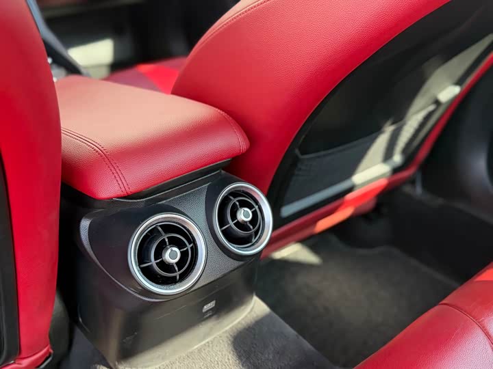 Alfa Romeo Giulia 2017 2.0T 200HP Luxury