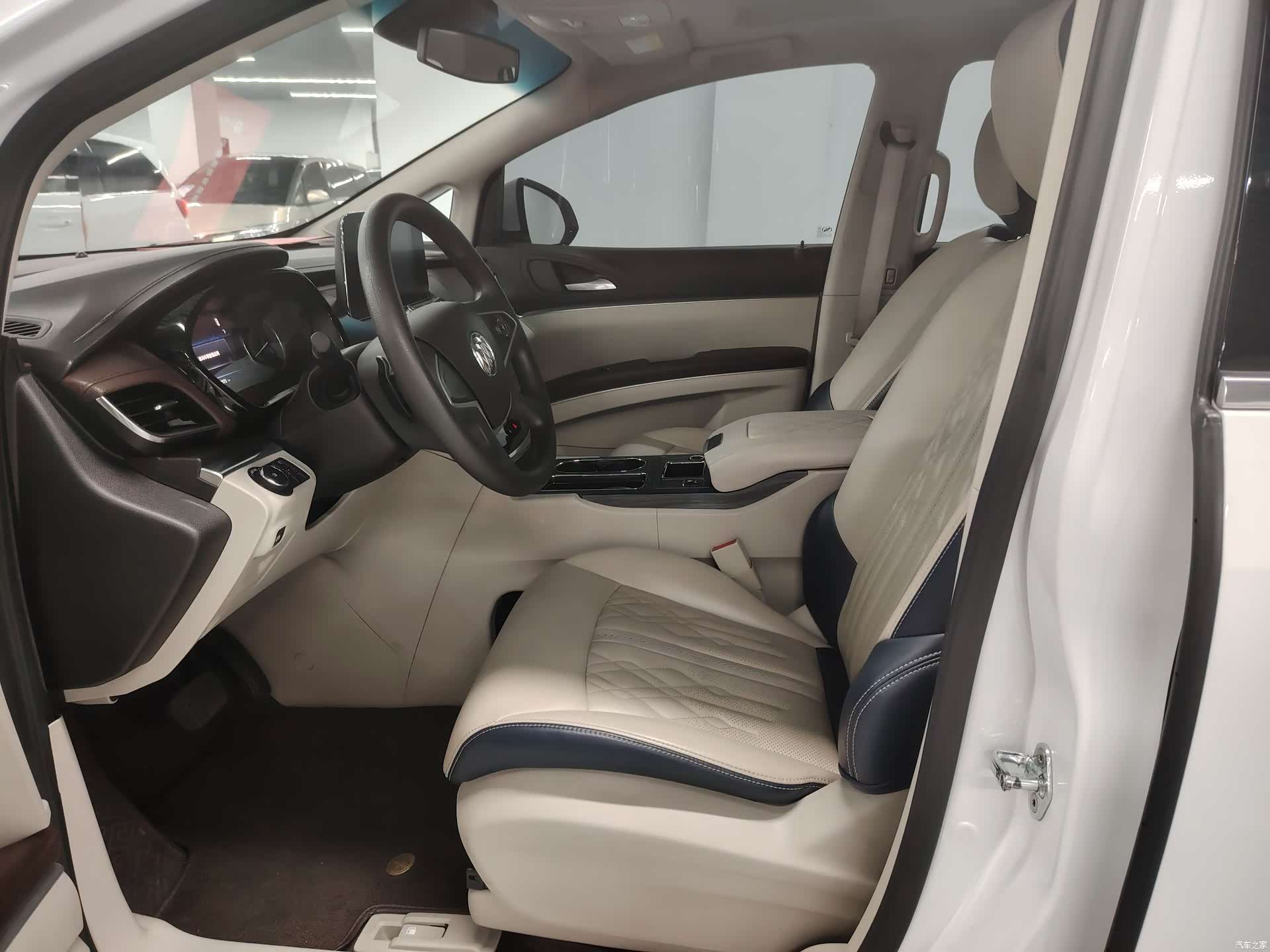 Buick GL8, 2022 4
