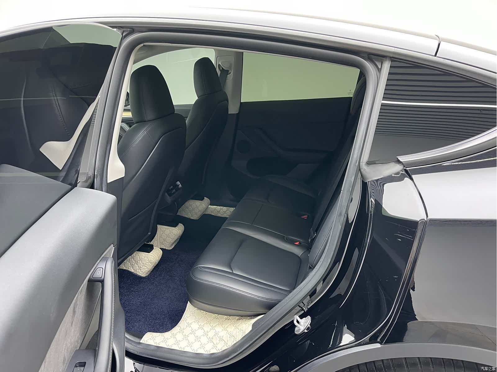 Tesla Model Y, 2022 17