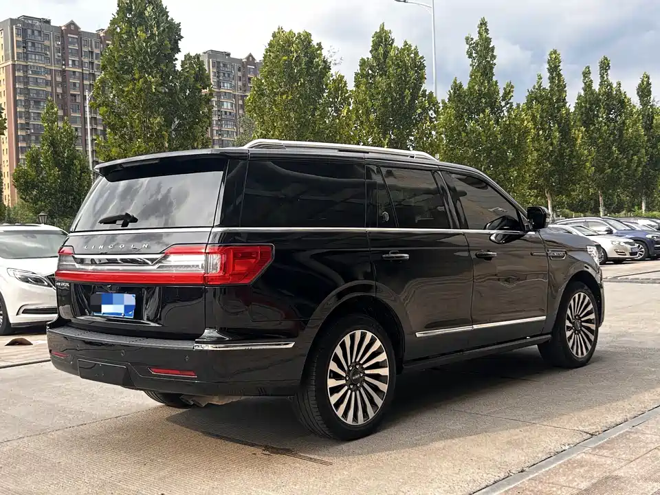 Lincoln Navigator