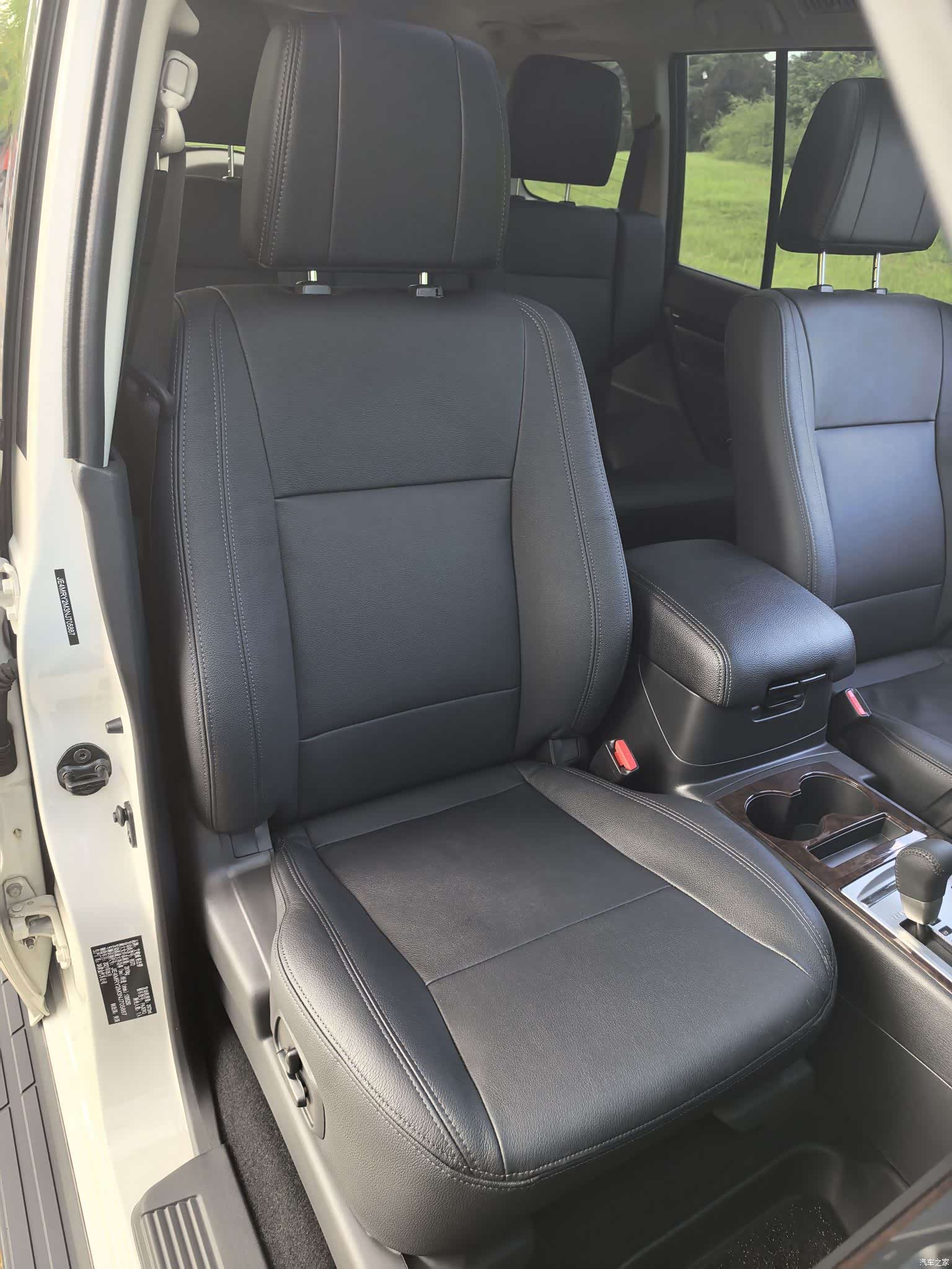Mitsubishi Pajero, 2025 11