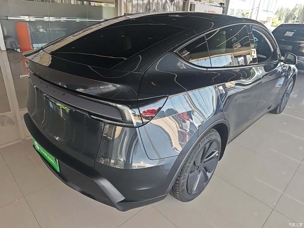 Tesla Model Y, 2025 7