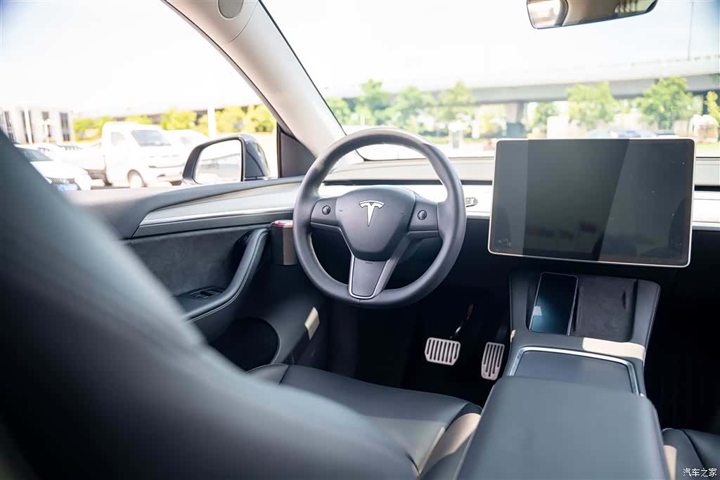 Tesla Model Y, 2024 17