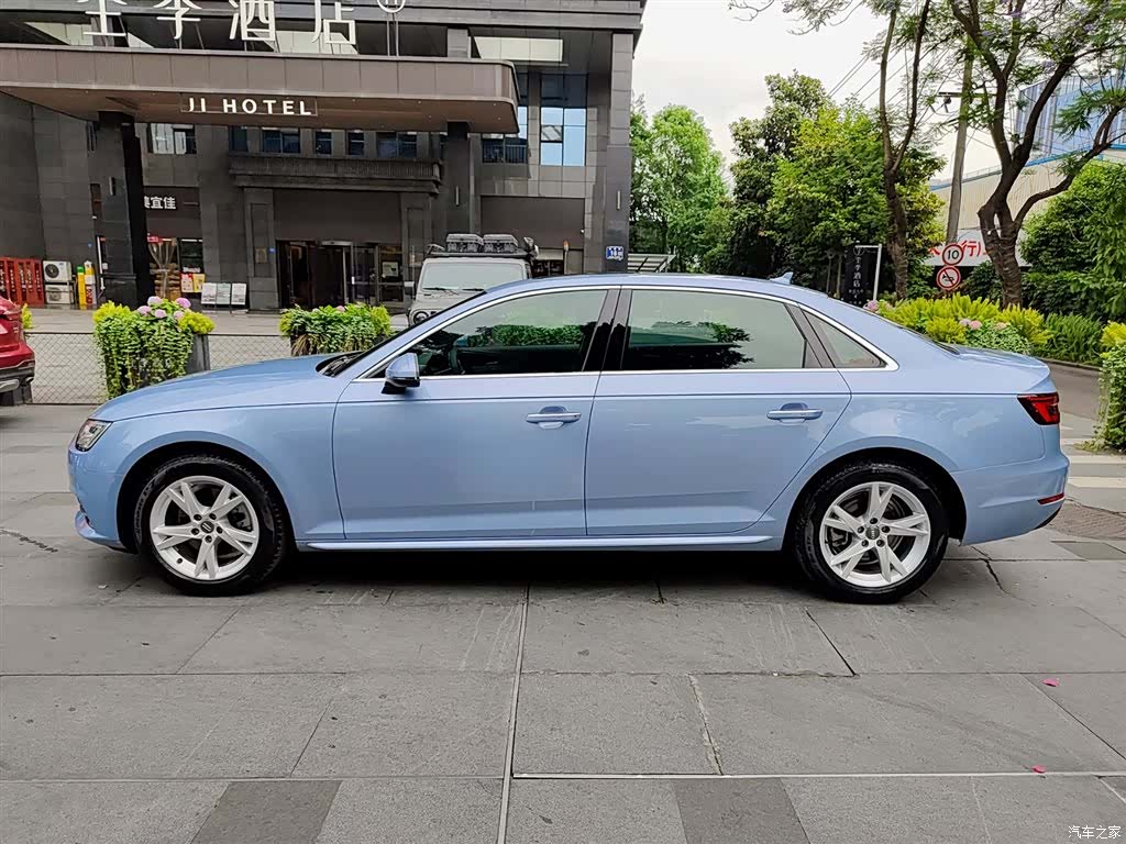 Audi A4L, 2018 3
