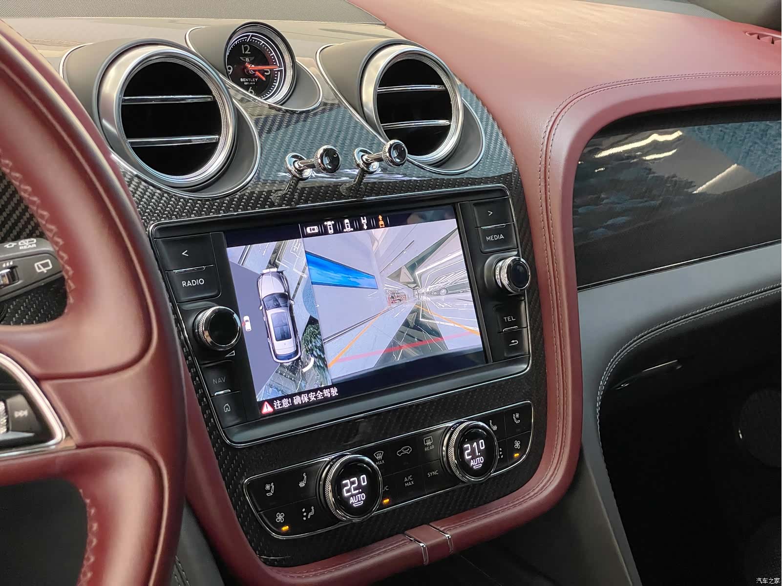 Bentley Bentayga, 2019 22