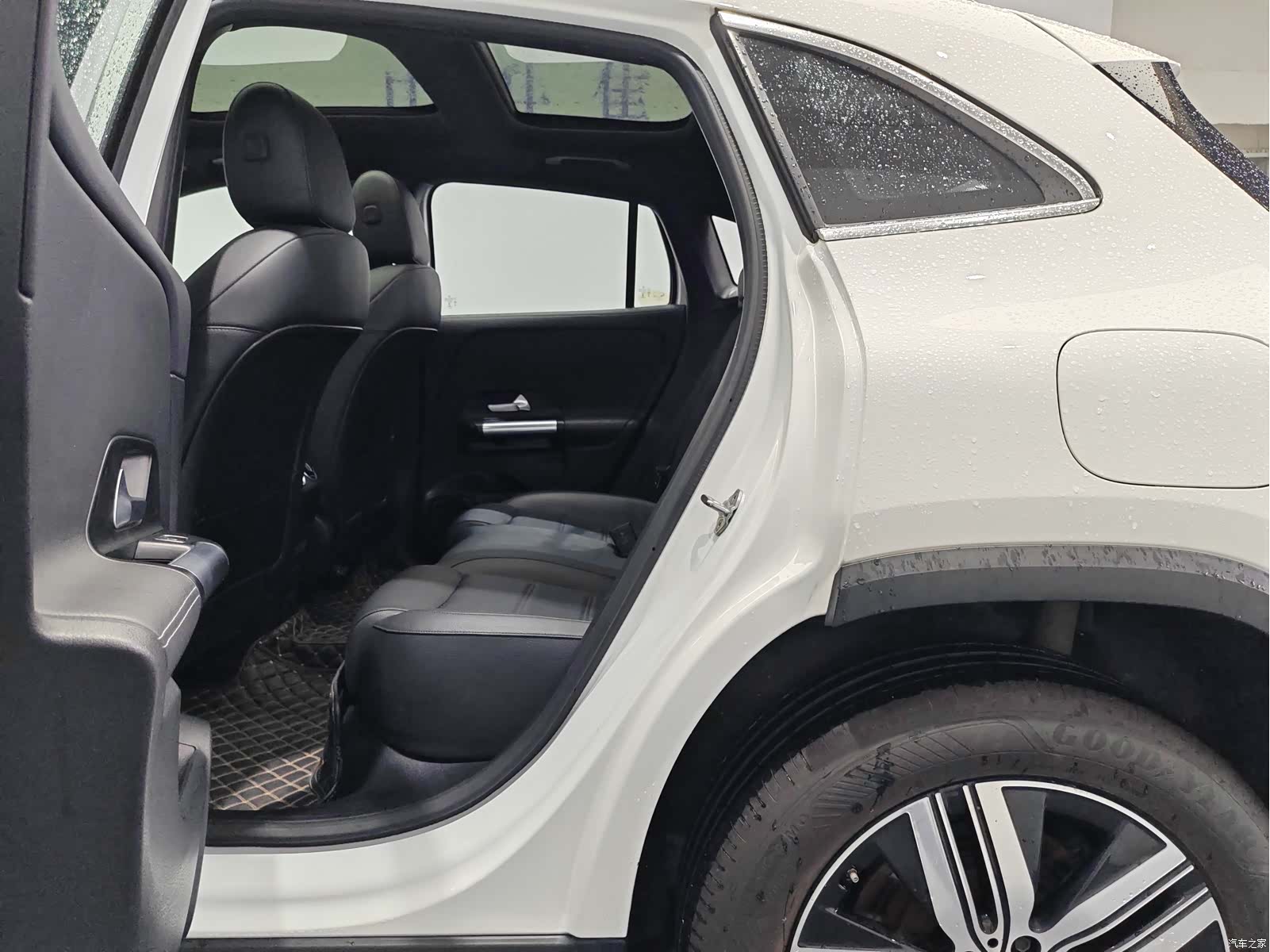 Mercedes-Benz EQA, 2023 12