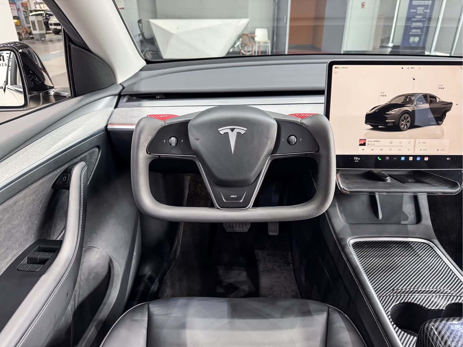 Tesla Model Y, 2024 все фото