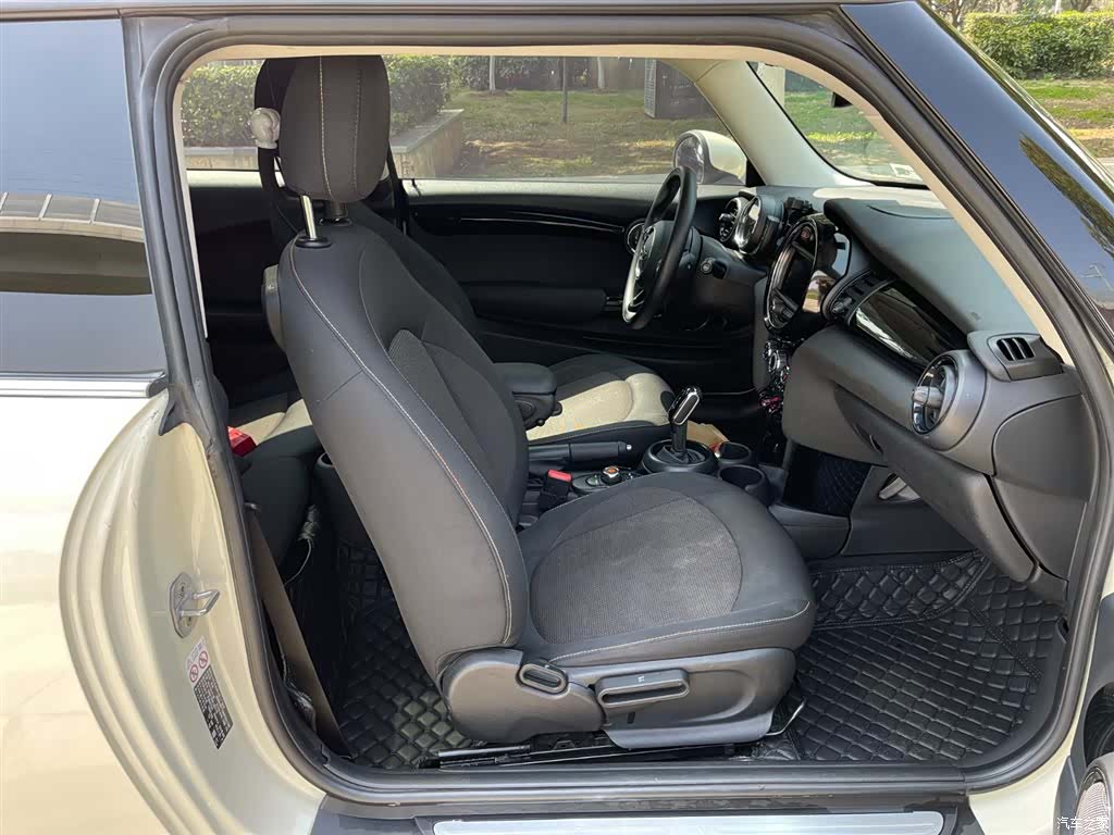 Mini ONE, 2019 15