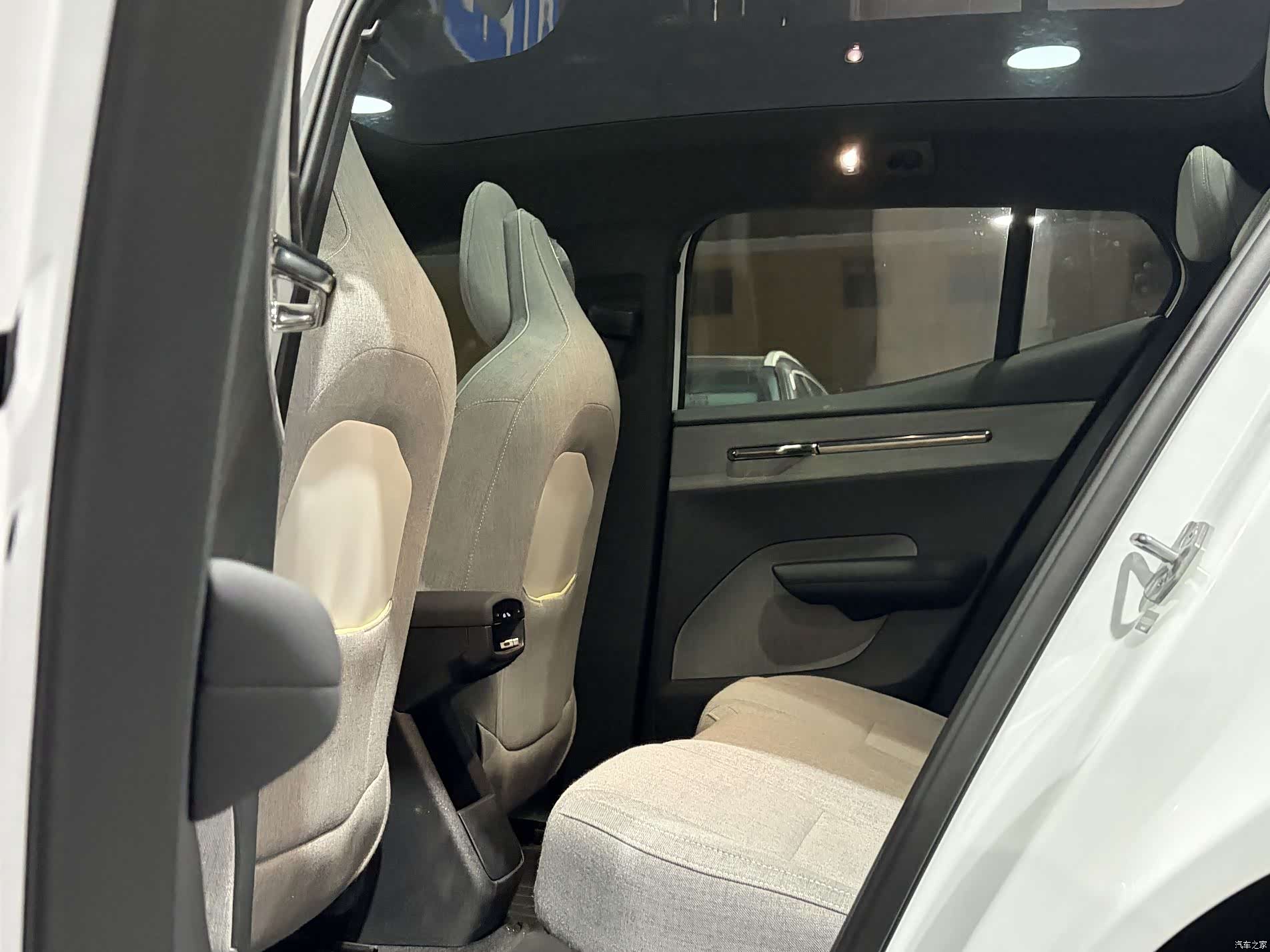 Volvo EX30, 2025 23