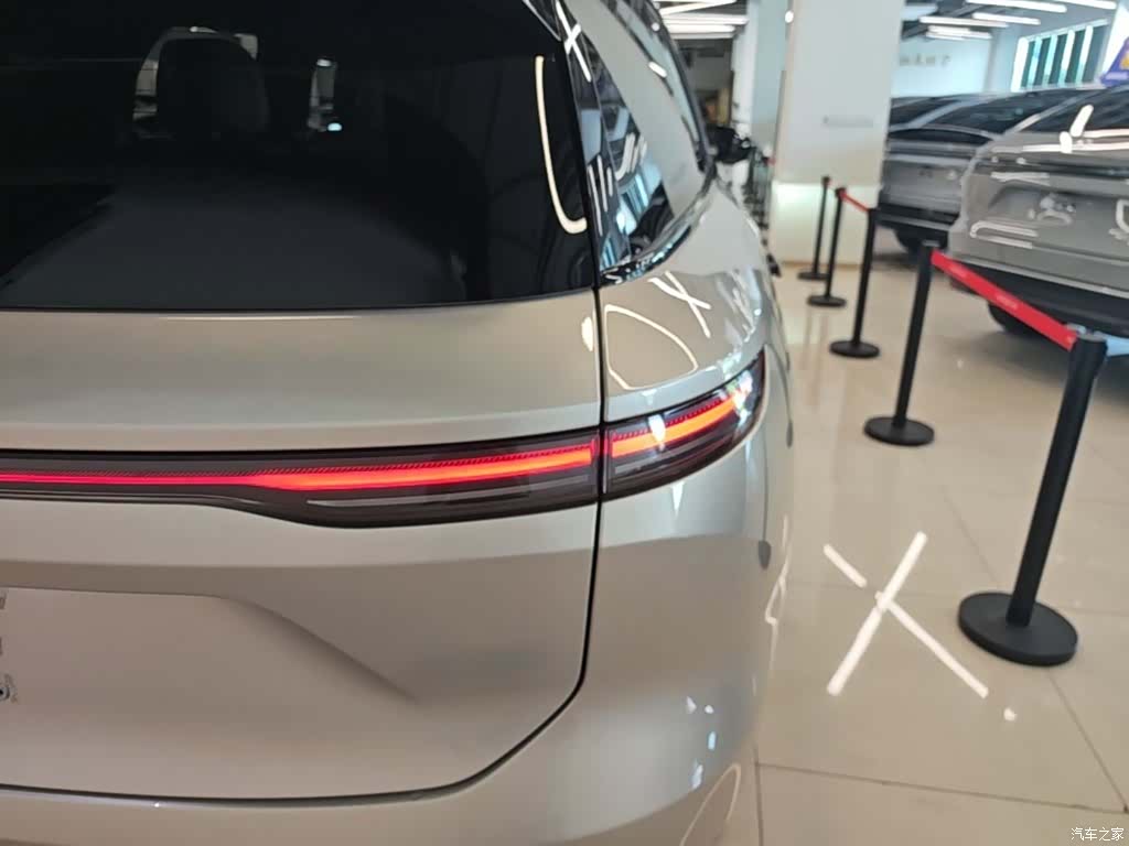 NIO ES8, 2024 8