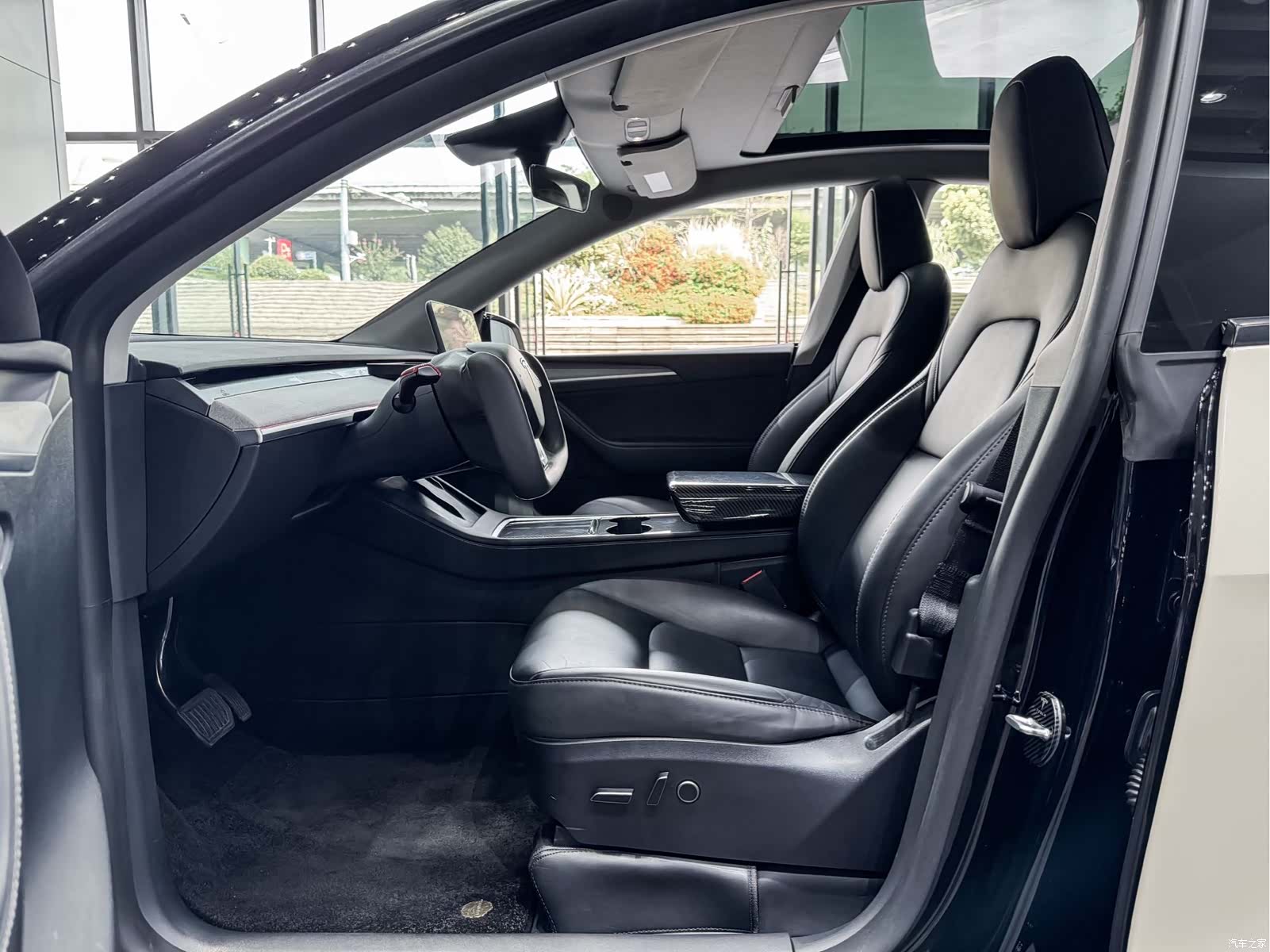 Tesla Model Y, 2024 6