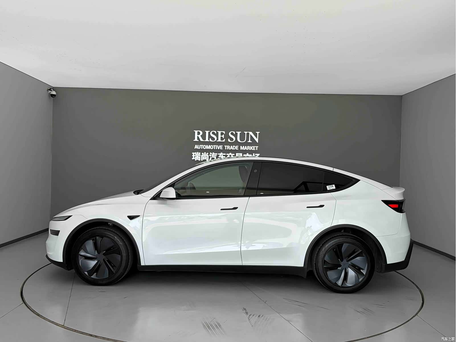Tesla Model Y, 2025 9
