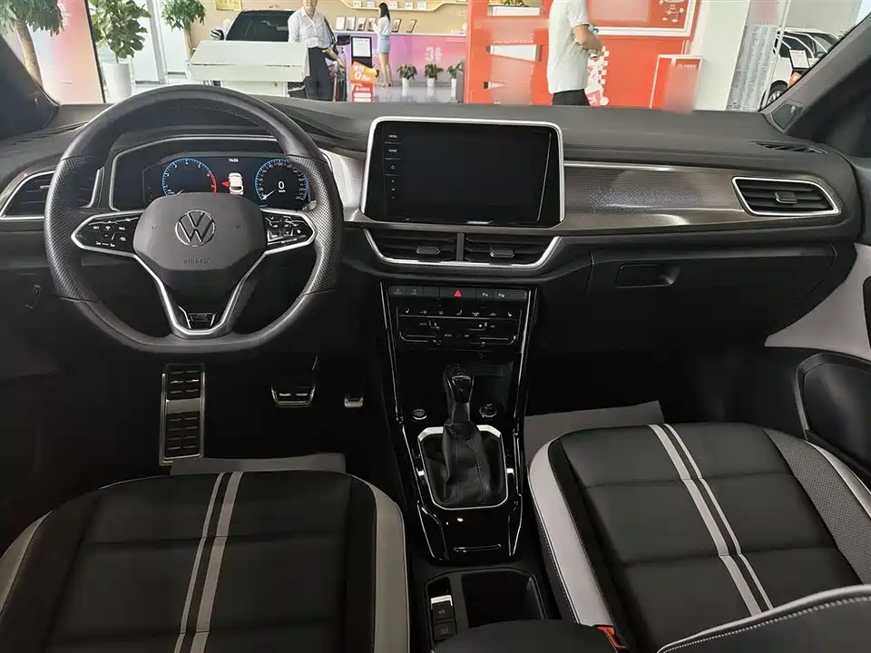 Volkswagen T-ROC exploring Songs