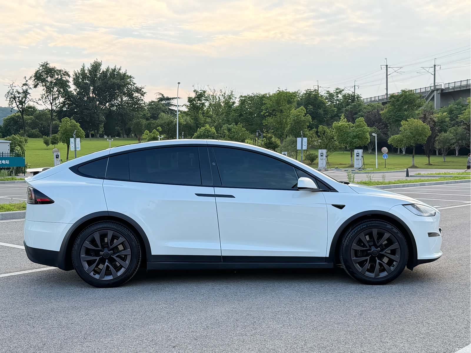 Tesla Model X, 2023 3