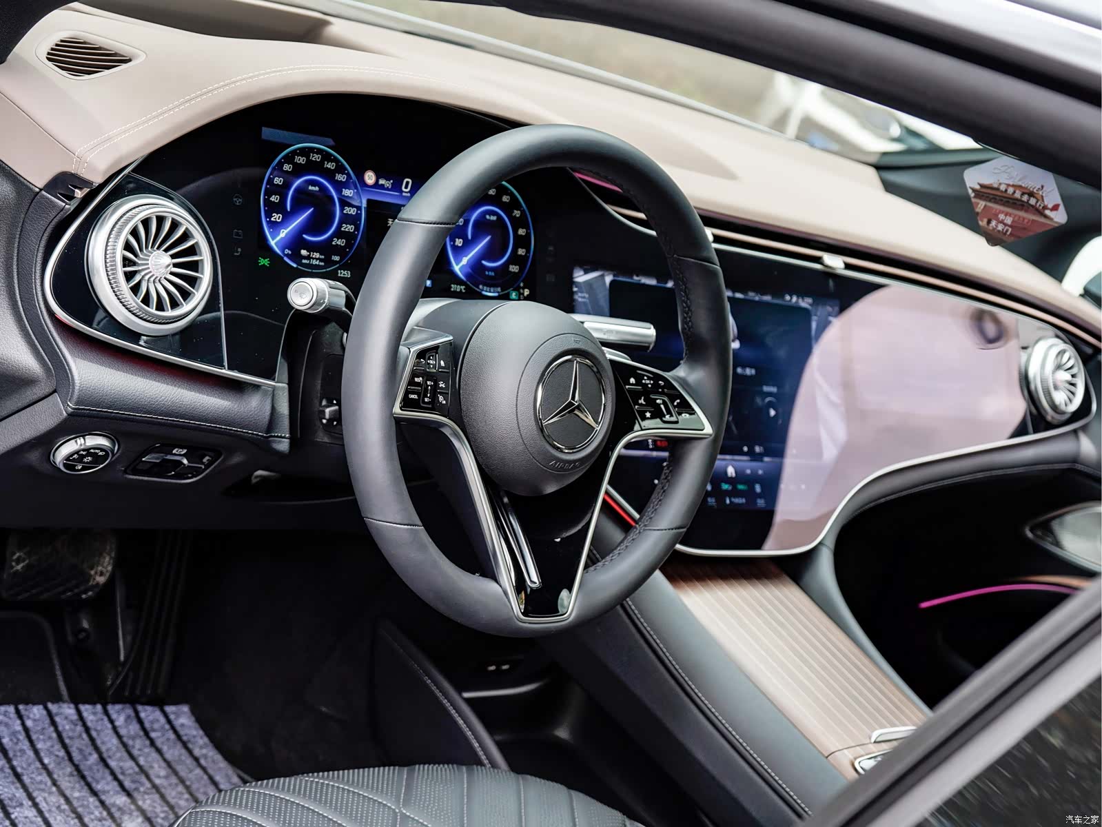 Mercedes-Benz EQS, 2024 19