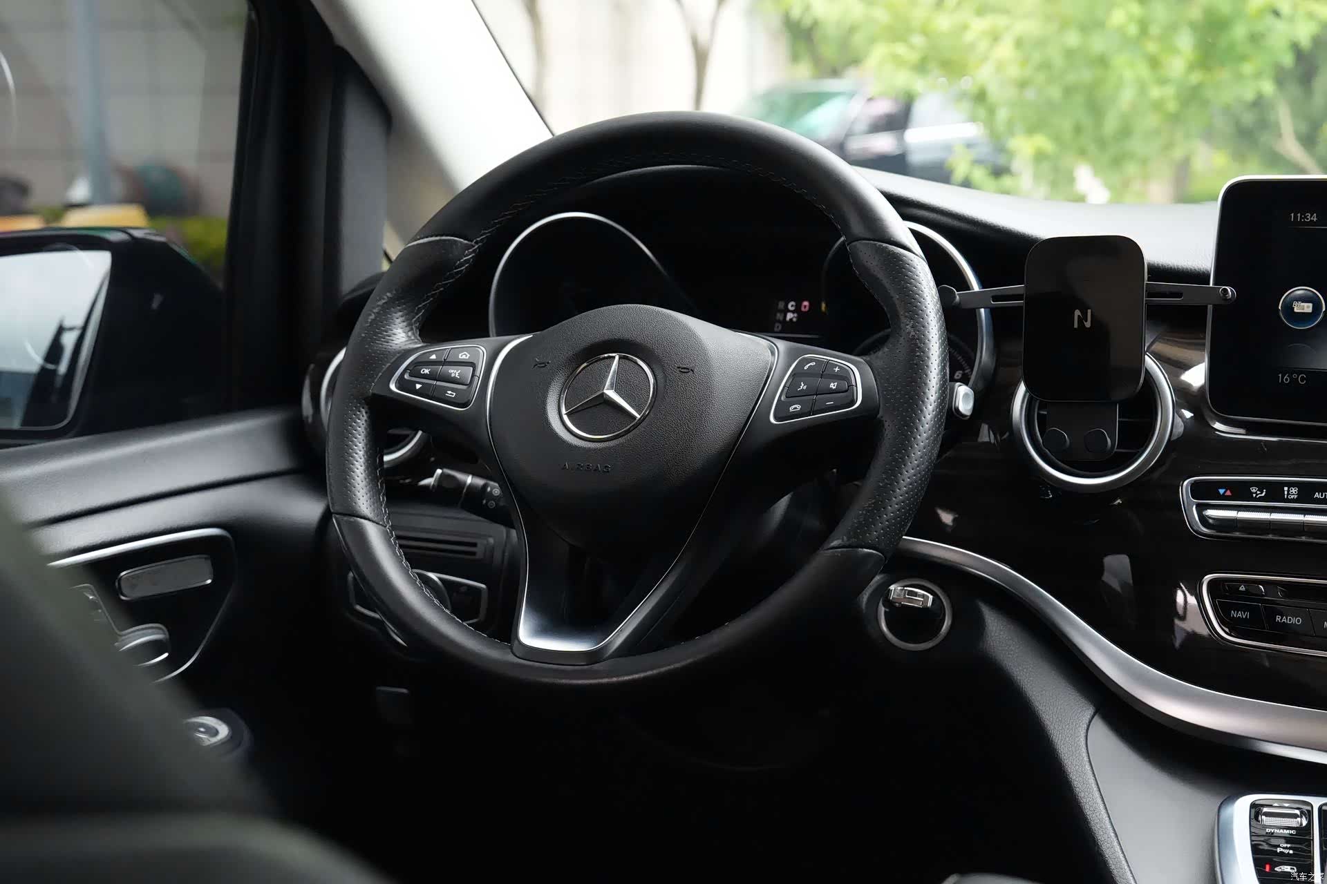 Mercedes-Benz V-Class, 2019 17