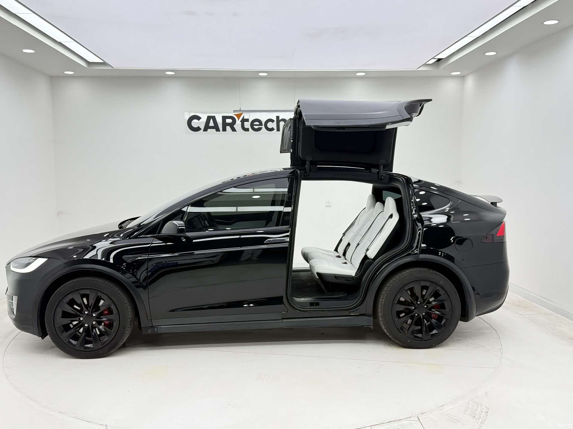 Tesla Model X, 2018 11