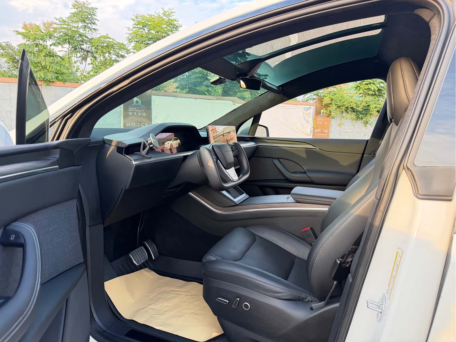 Tesla Model X, 2023 18