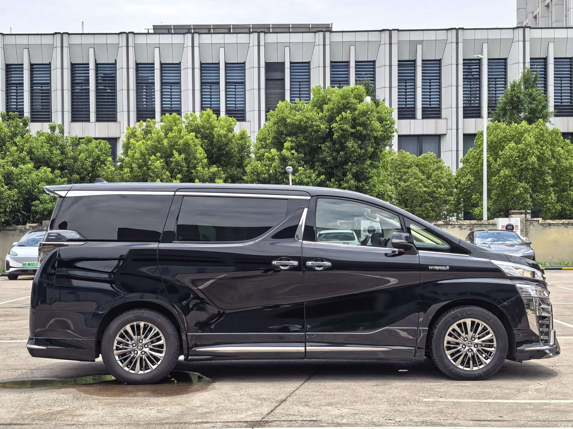 Toyota Vellfire, 2020 3