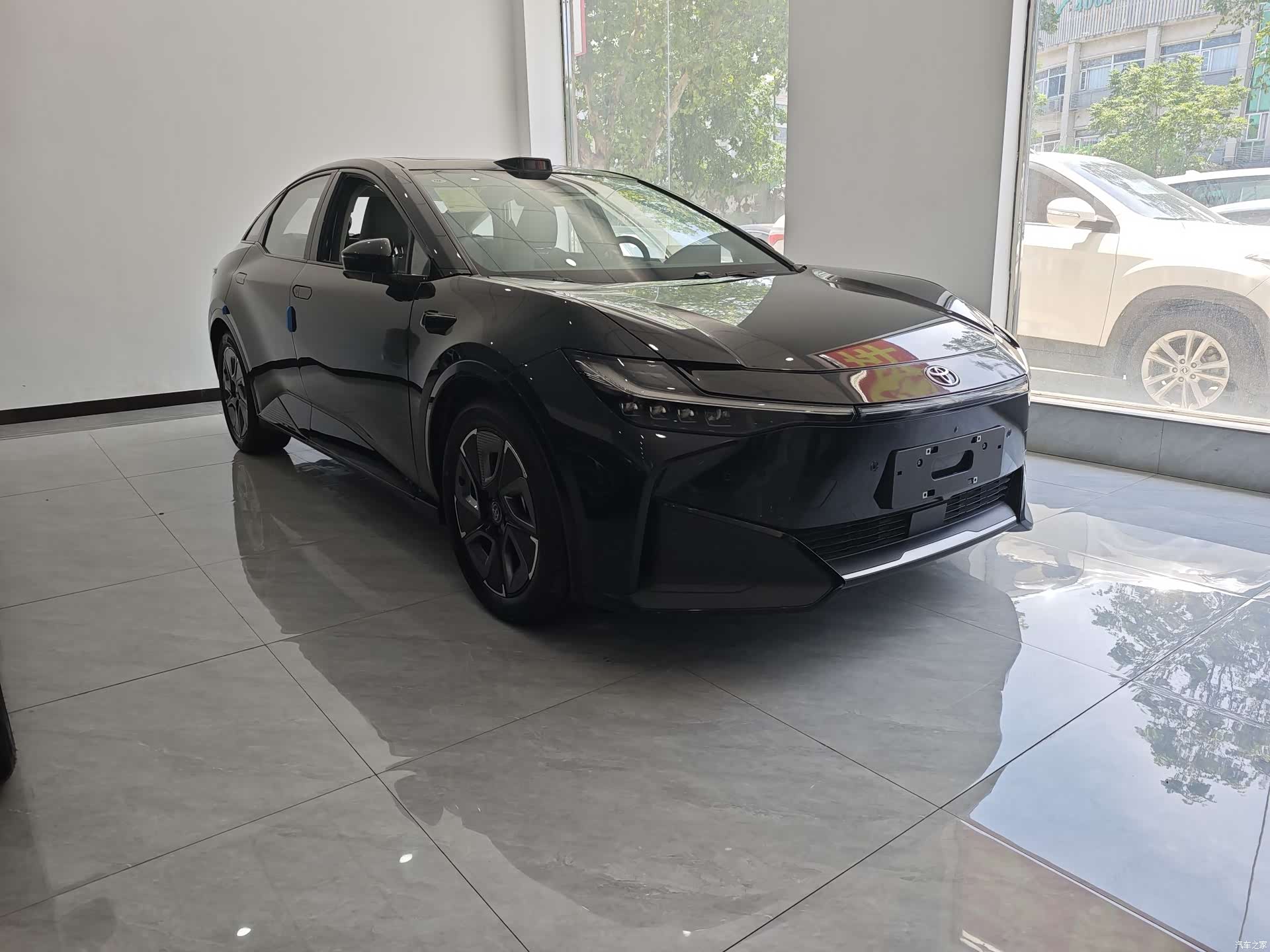 Toyota bZ3, 2025 1