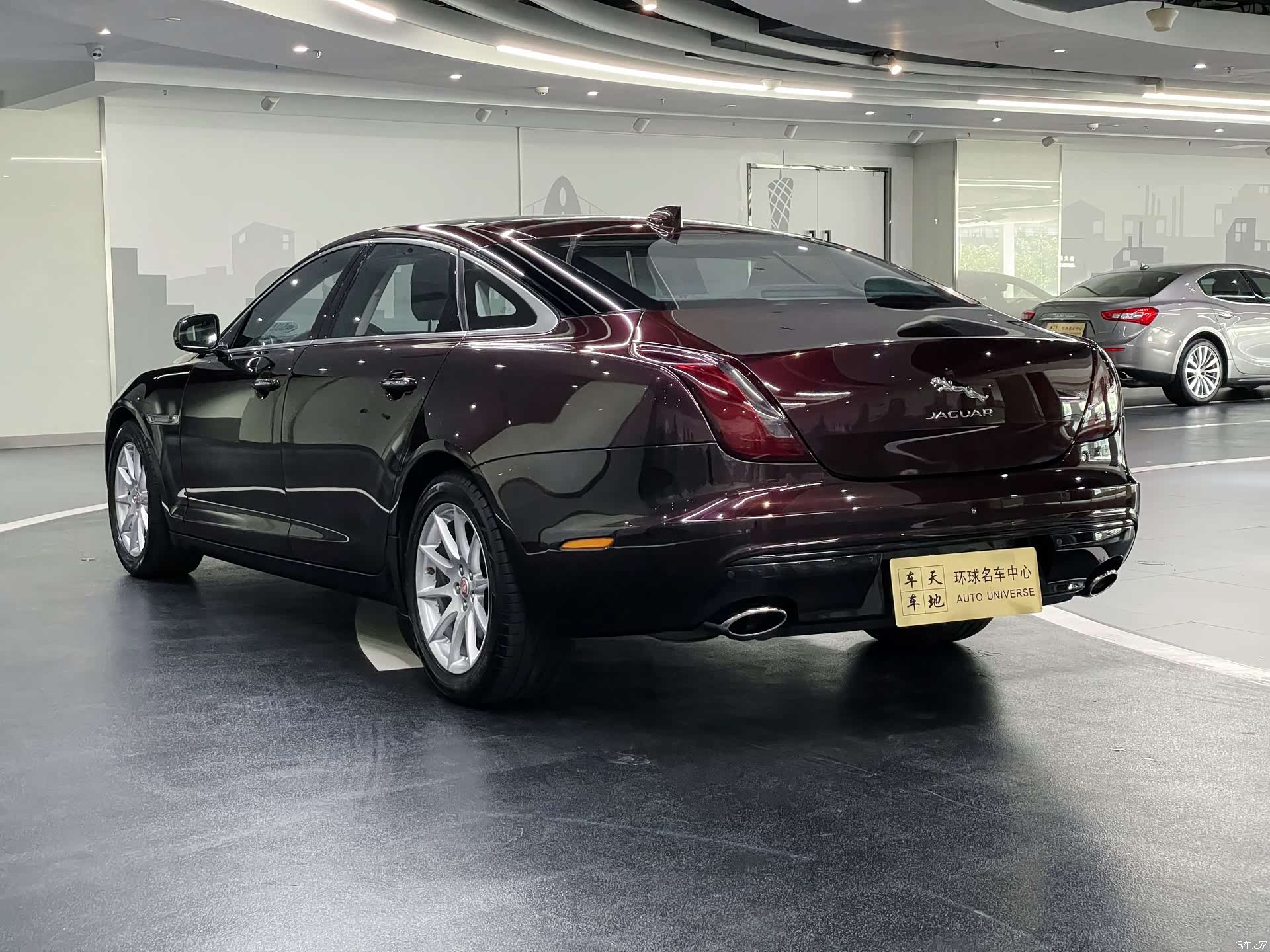 Jaguar XJ, 2017 6