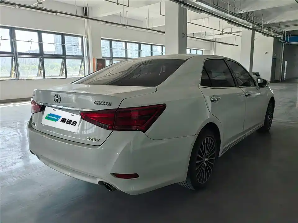 Toyota crown