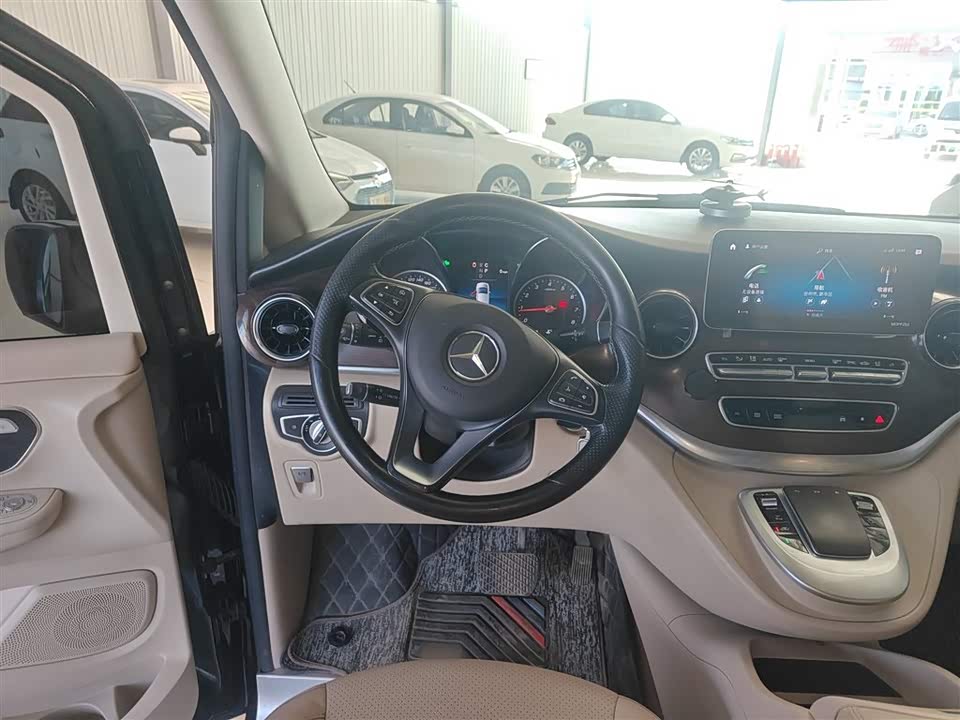 Mercedes-Benz V-class