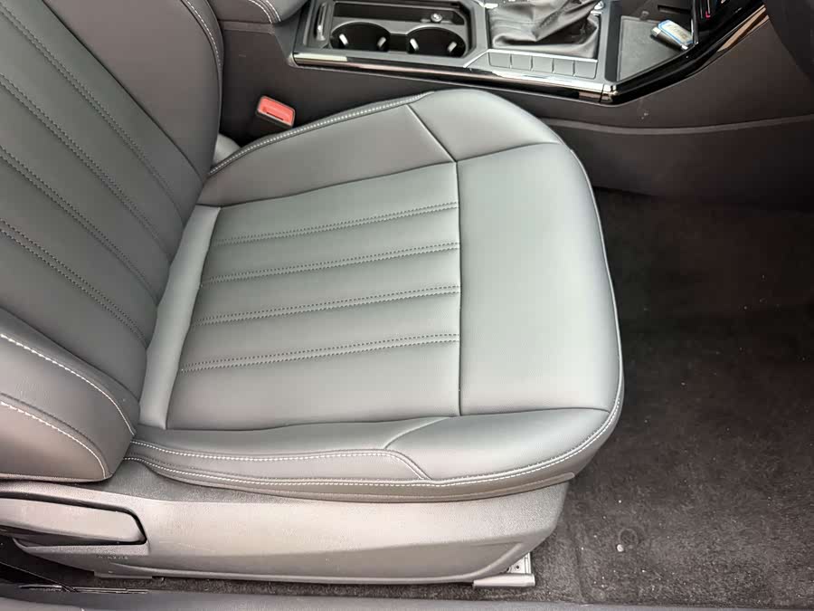 Volkswagen Passat 2024, фото 17