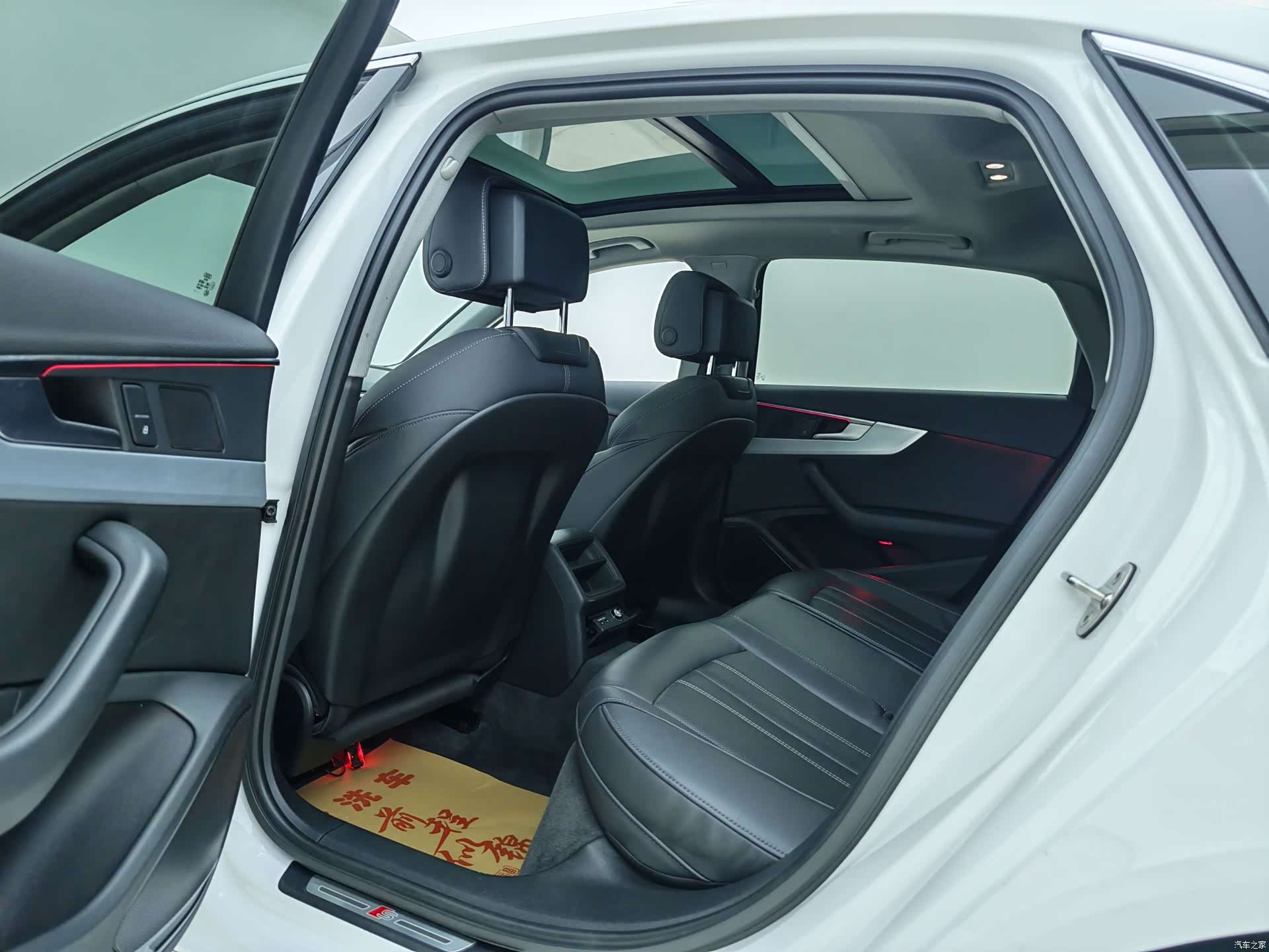 Audi A4L, 2023 все фото