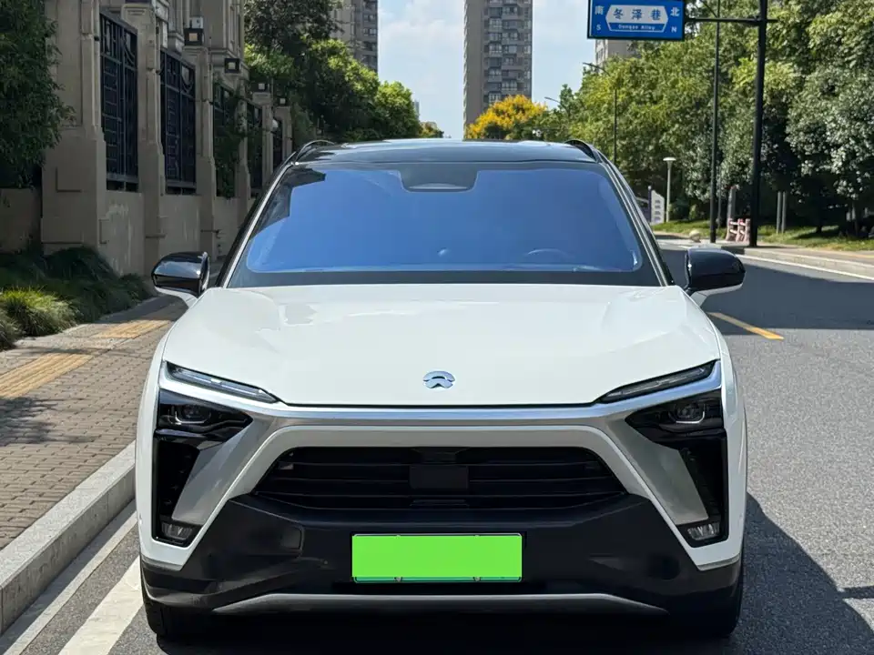 NIO ES8
