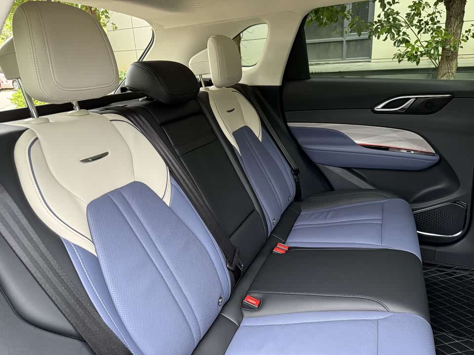 Hongqi HS3
