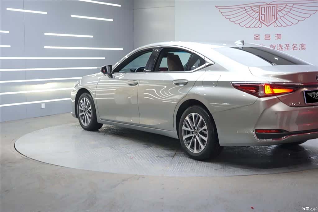 Lexus ES, 2024 все фото