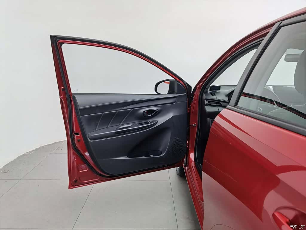 Toyota YARiS L, 2019 8