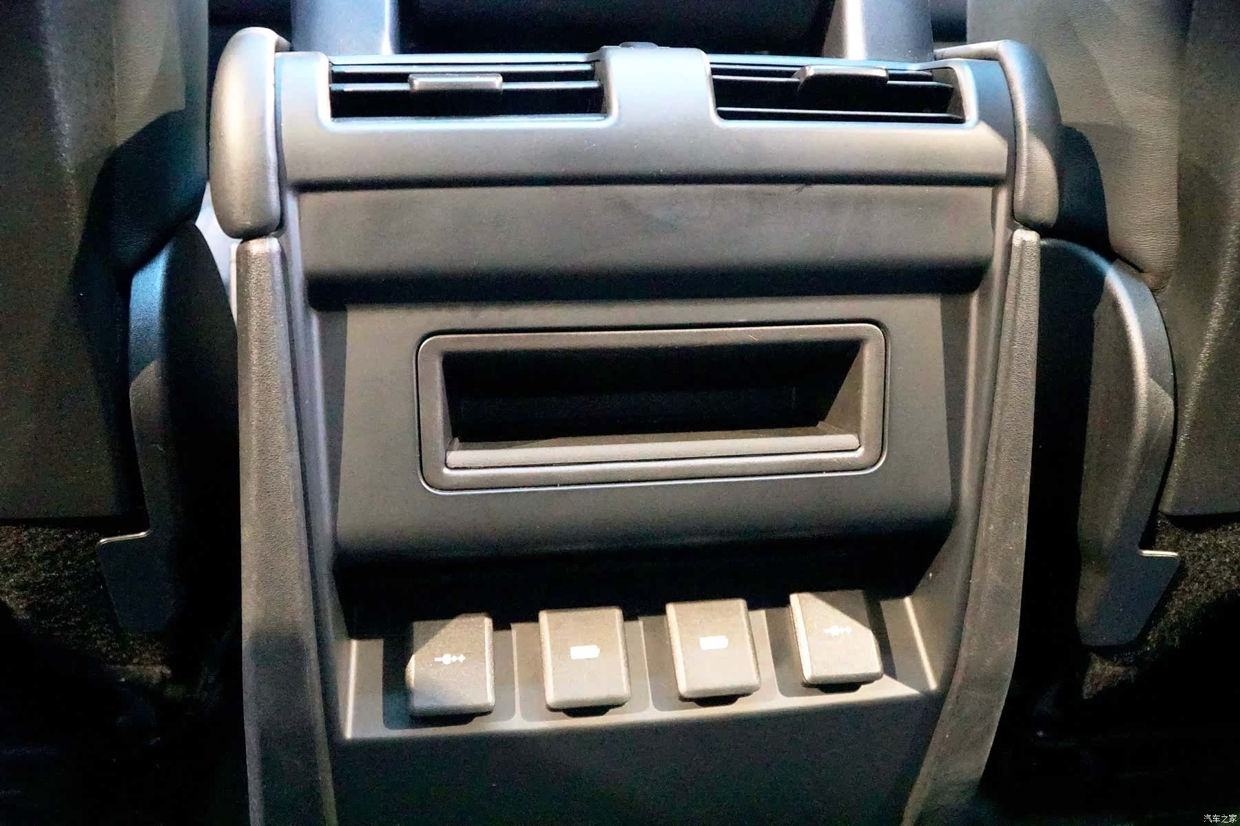 Land Rover Defender, 2022 15