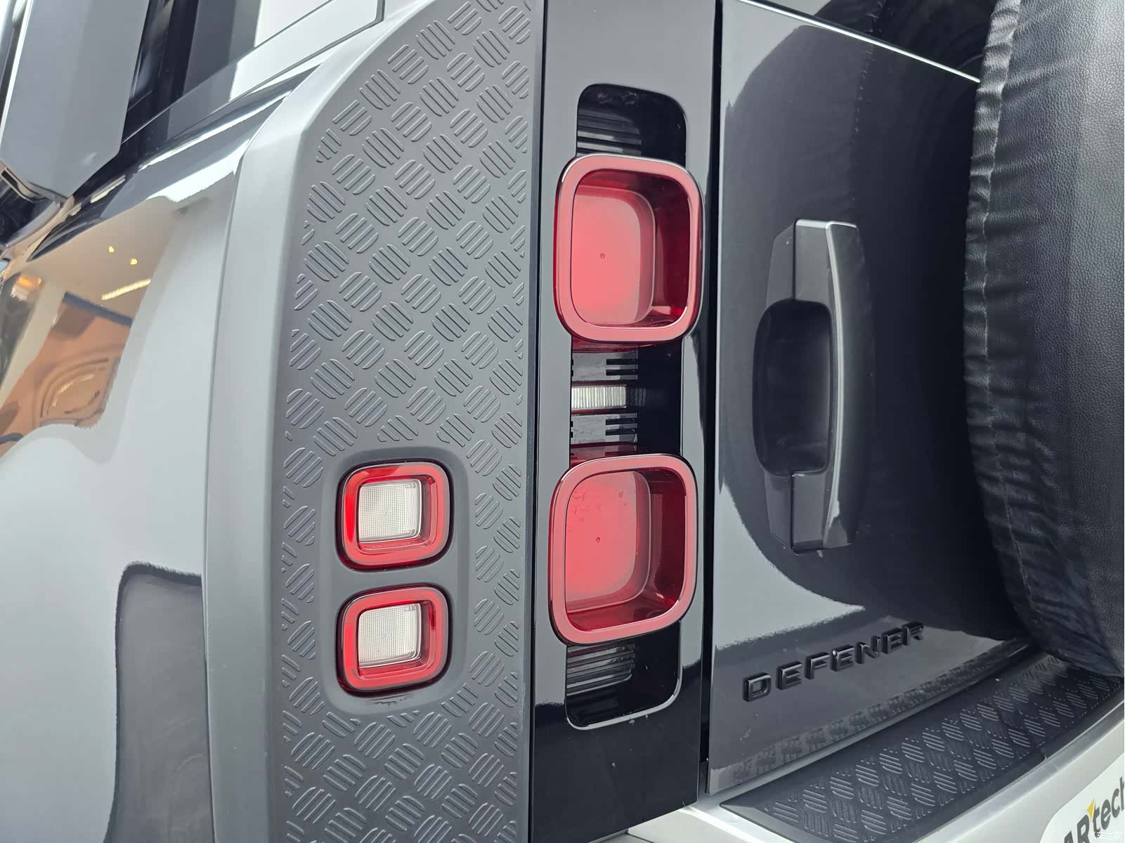 Land Rover Defender, 2021 9