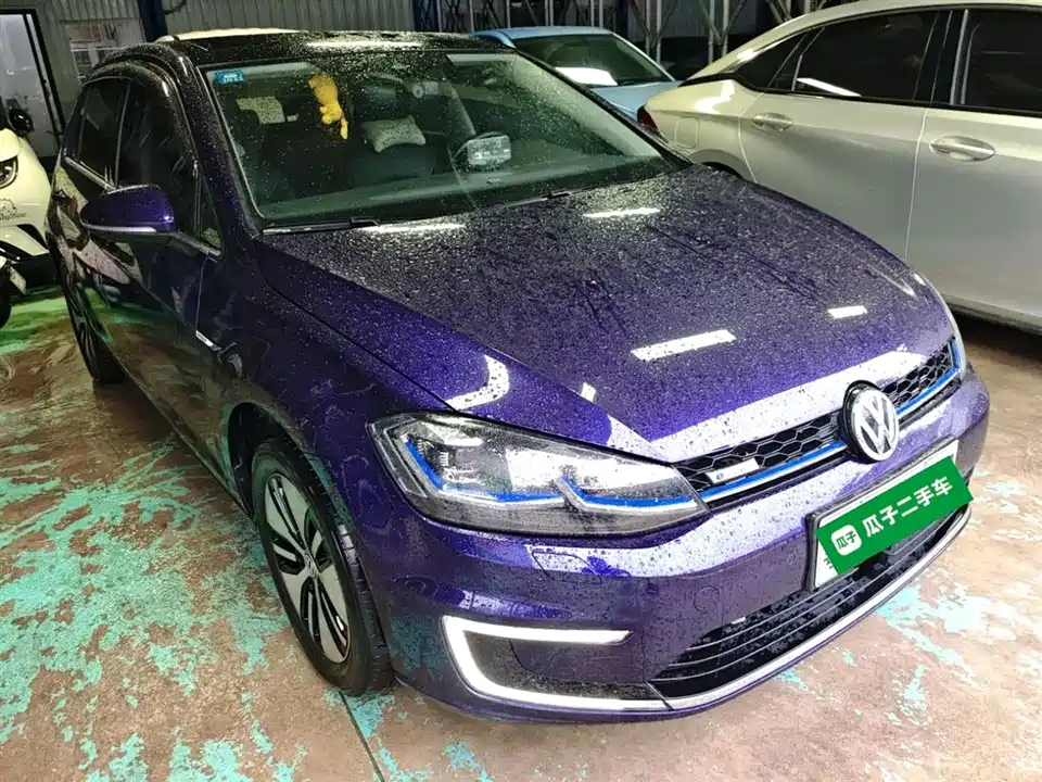 Volkswagen Golf*pure electricity