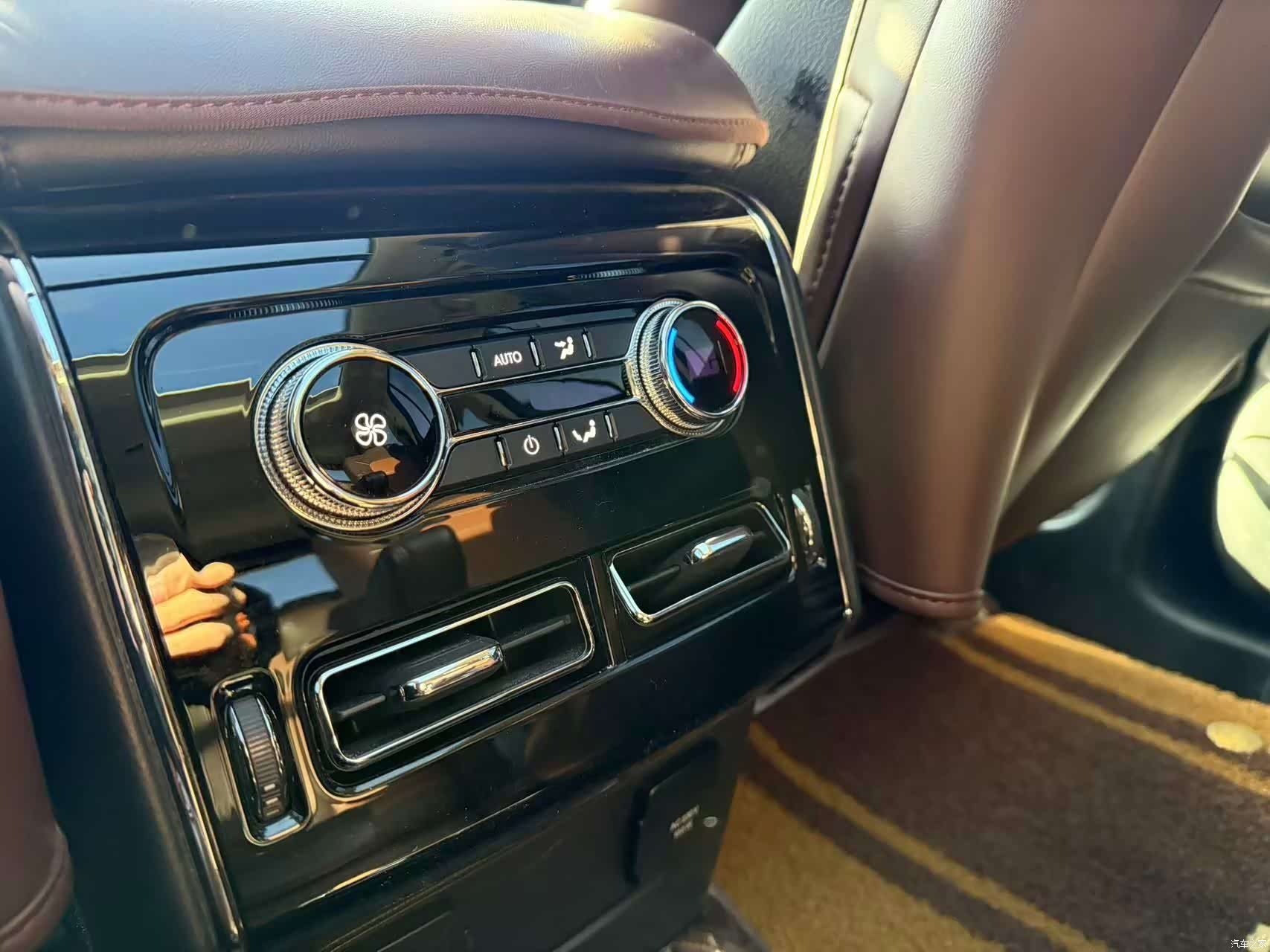 Lincoln Aviator, 2021 13