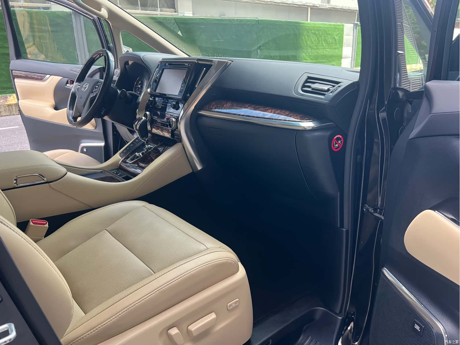 Toyota Alphard, 2018 12