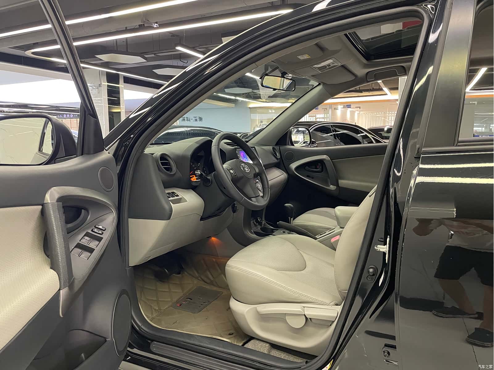 Toyota RAV4, 2011 6