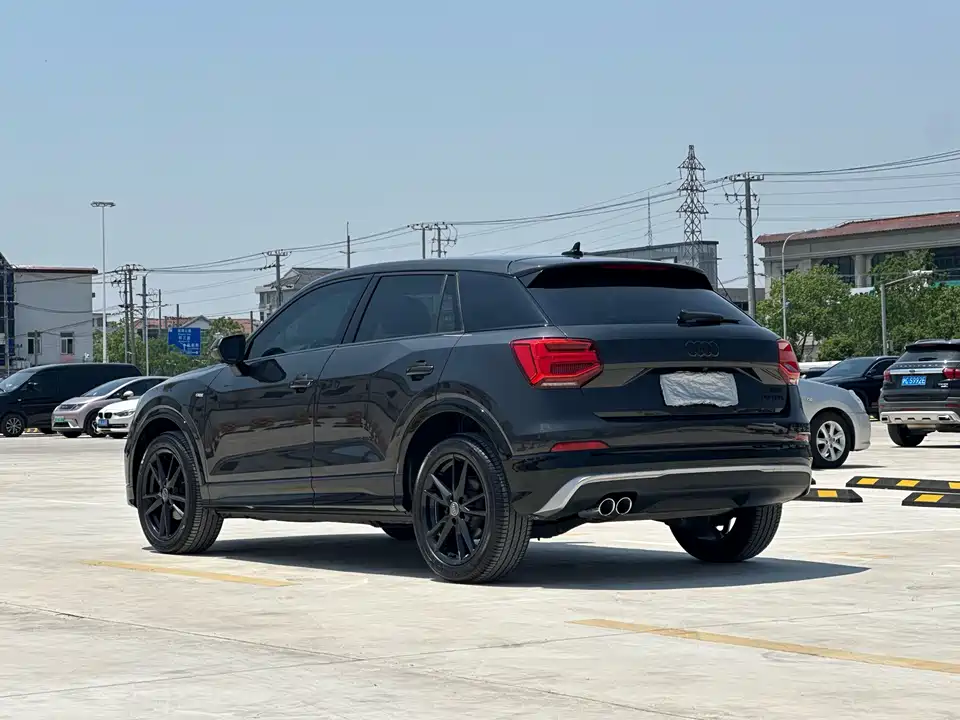 Audi Q2L