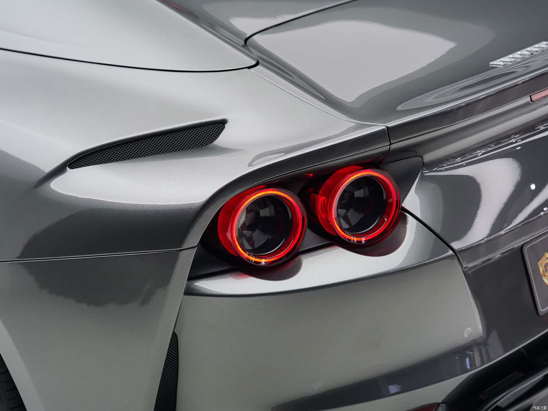 Ferrari 812, 2021 6