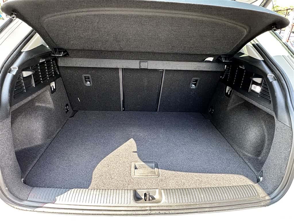 Audi Q2L, 2024 8