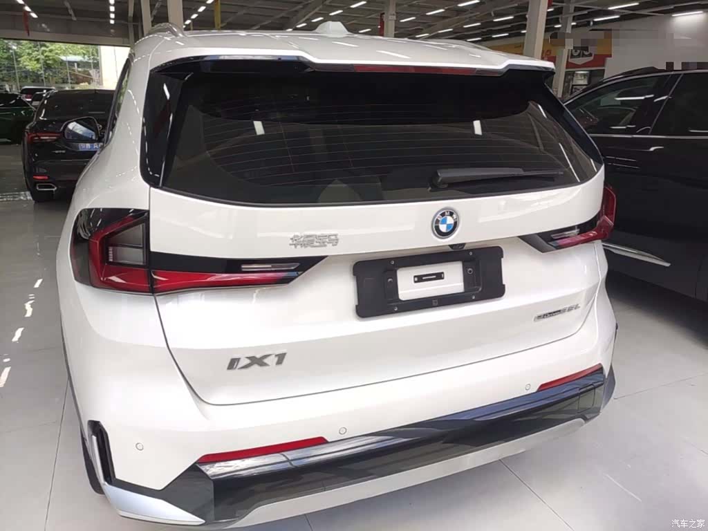 BMW iX1, 2025 6