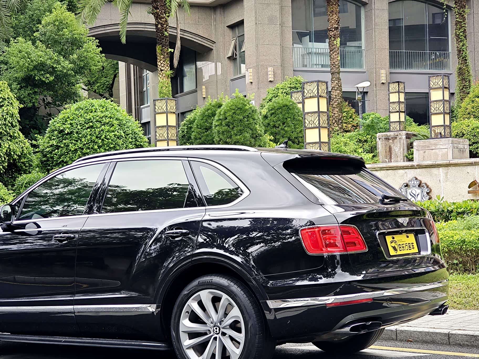 Bentley Bentayga, 2018 27