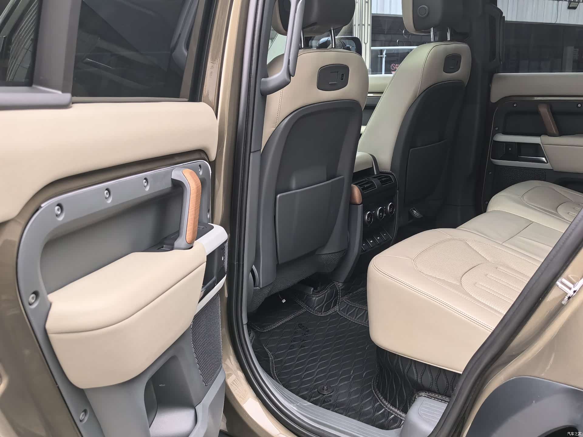 Land Rover Defender, 2020 12
