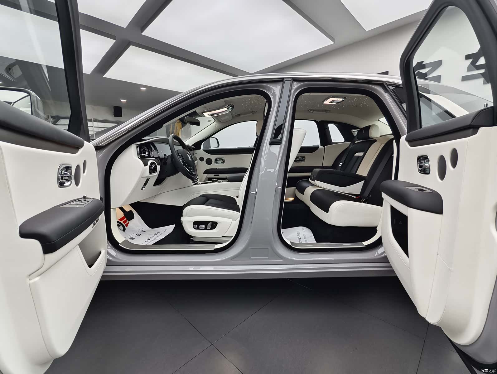 Rolls-Royce Ghost, 2024 7